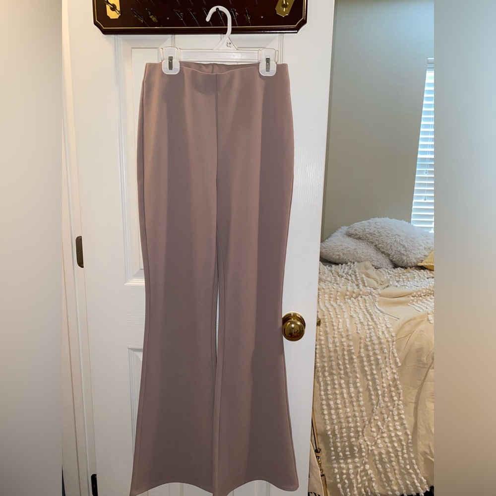 Leggings that flare out